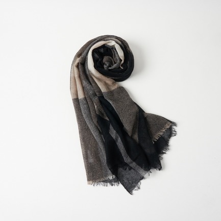 Airy cashmere wrap