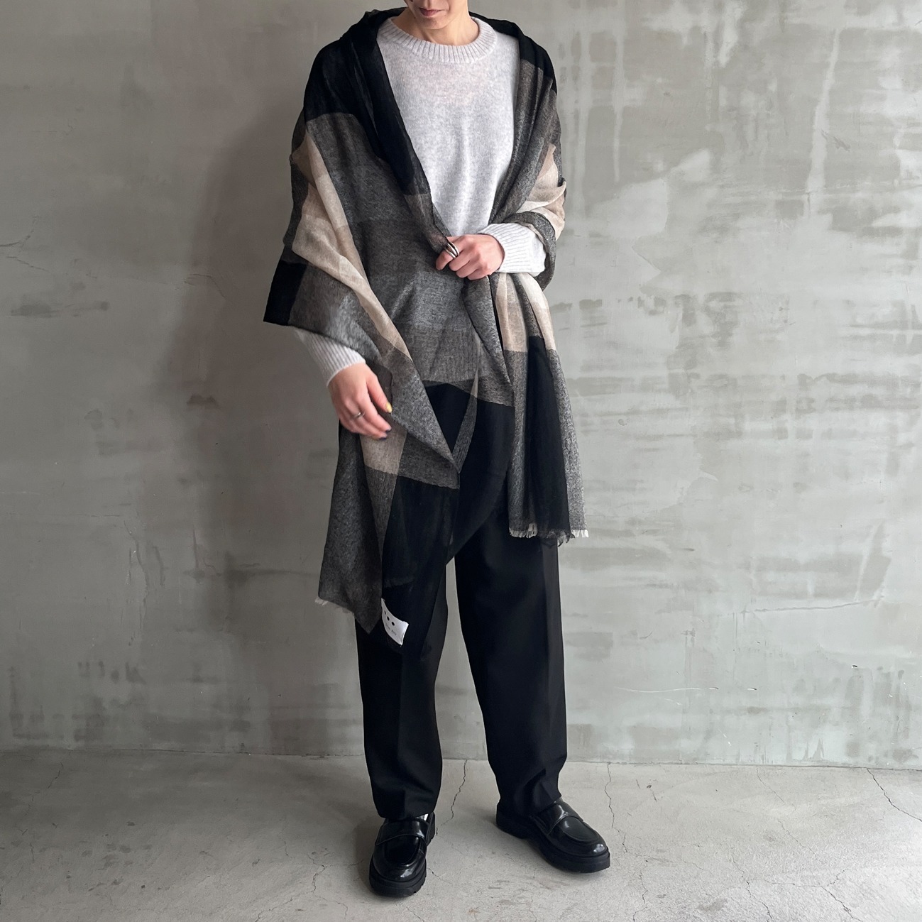 Airy cashmere wrap 詳細画像 モノトーン系 1