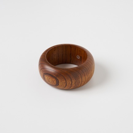 ZELKOVA ROUND BANGLE